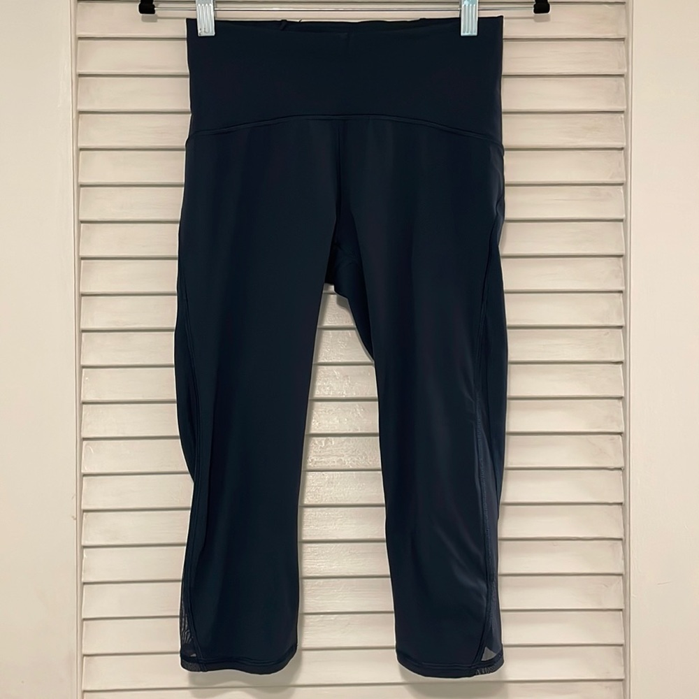 lululemon cropped leggings; Size: 6; Color: Blue